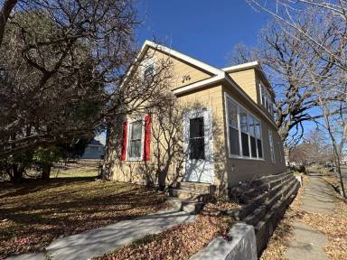 Main picture of 933 Front Ave