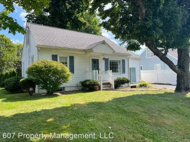 Main picture of 324 Elm St