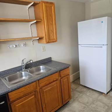 Main picture of 817 W 3rd St