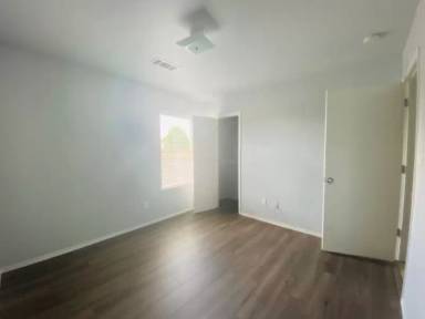 Main picture of 200 E Marietta Ct