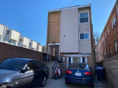 Main picture of 2833 S St SE