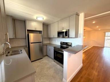 Main picture of 21700 Roscoe Blvd