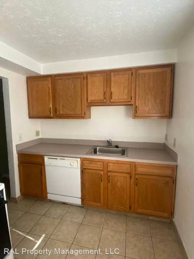 Main picture of 4935 Caroline Dr