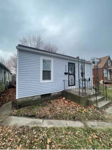 Main picture of 309 E 49th Ave