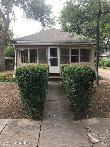 Main picture of 421 S Loomis Ave