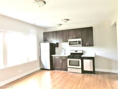 Main picture of 4050 N Milwaukee Ave Apartments