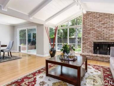 Main picture of 424 Peppertree Rd