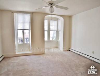 Main picture of 6 W Chestnut St