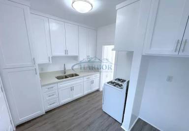 Main picture of 2233 Myrtle Ave