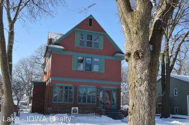 Main picture of 207 N 3rd St