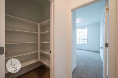 Main picture of 352 N Millard Ave