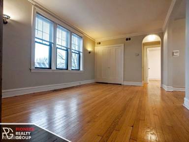 Main picture of 3618 N Marshfield Ave