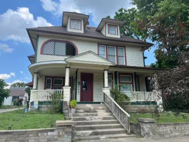 Main picture of 422 E Main St