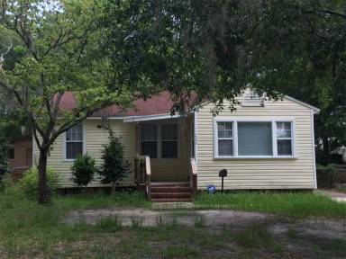 Main picture of 453 W 65th St