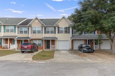 Main picture of 416 Crooked Pine Trl