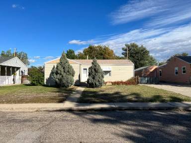 Main picture of 1335 Maple St
