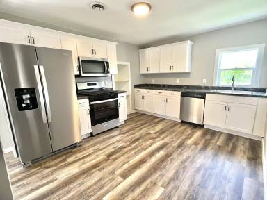 Main picture of 930 S Broadway Ave