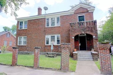 Main picture of 1101 E 48th St