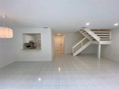 Main picture of Townhomes Of Doral Place