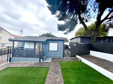 Main picture of 2745 Ridgeway Dr