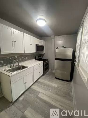 Main picture of 2514 E Madison St