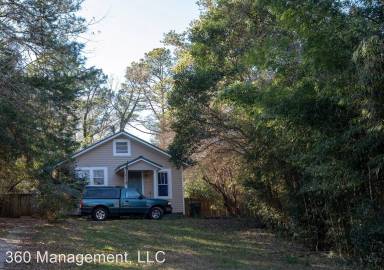 Main picture of 130 Maple St