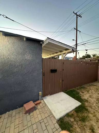Main picture of 5761 Main St