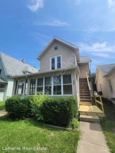 Main picture of 645 White St