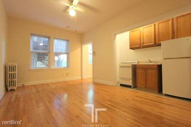 Main picture of 2827 N Burling Apartments
