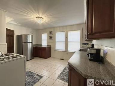 Main picture of 96 Alban St