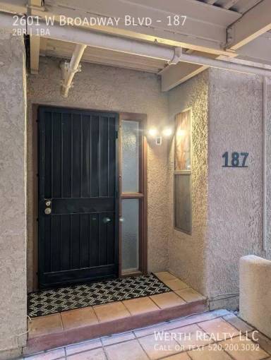 Main picture of La Vida Condominiums