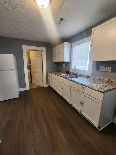 Main picture of 3135 E Minnesota St