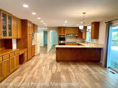 Main picture of 9398 Lakewood Dr