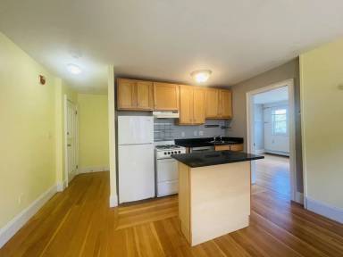 Main picture of 140 Huron Ave