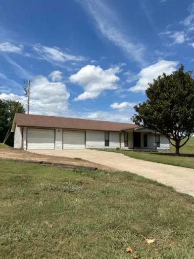 Main picture of 7152 Hall Rd