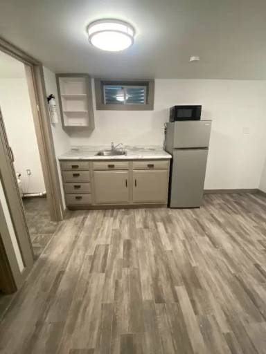 Main picture of 410 2nd St NE