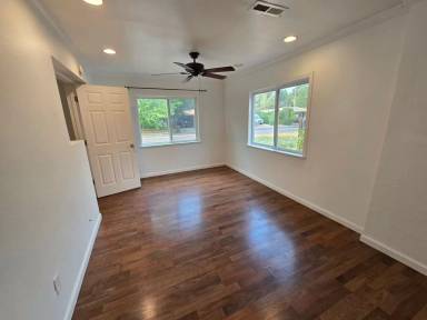 Main picture of 315 E Zuni Dr