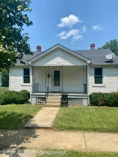 Main picture of 902 Centerdale St