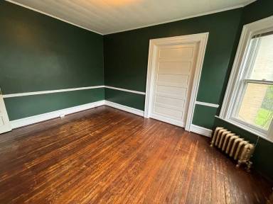 Main picture of 365 College Ave