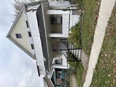 Main picture of 3438 W 98th St