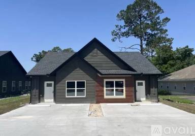 Main picture of 314 NW Lake City Ave
