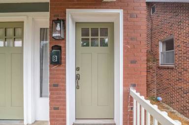 Main picture of 303 W Atchison St
