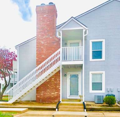 Main picture of Colonial Oaks Condominums