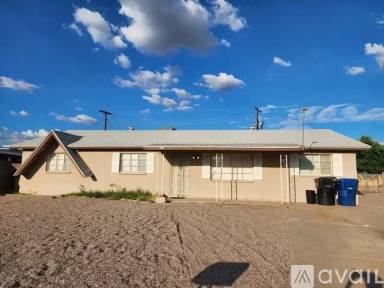 Main picture of 461 N Yucca Cir
