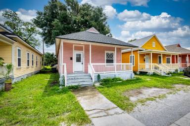 Main picture of 1945 Redell St