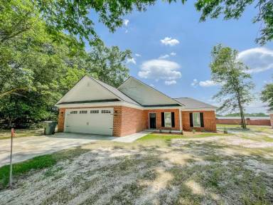 Main picture of 15 Grove Cir