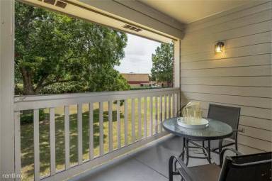 Main picture of Lakeview Apartments Houston