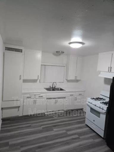 Main picture of 4335 Toland Way