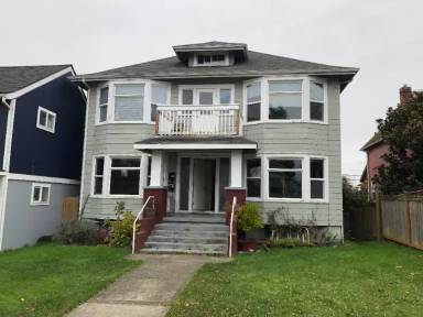 Main picture of 805 S Ainsworth Ave