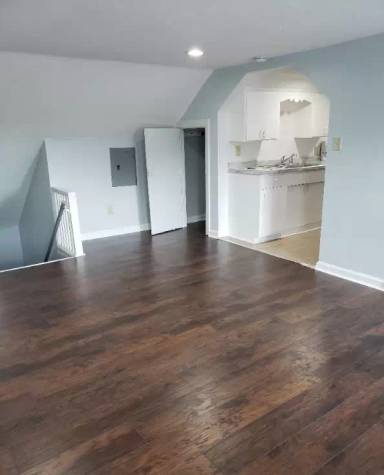 Main picture of 1558 Bardstown Rd